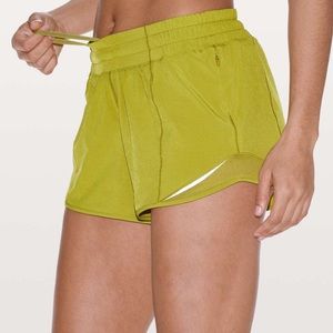 Lululemon Hotty Hot LR Short 2.5 Golden Lime Size4